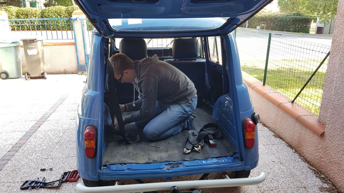 Démontage des ceintures de sécurité