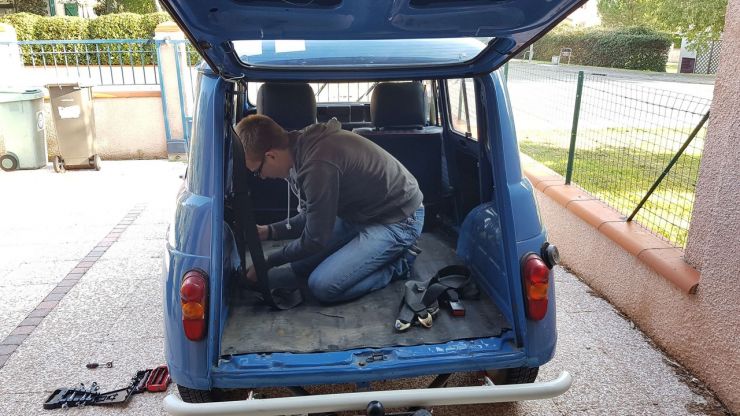 Démontage des ceintures de sécurité